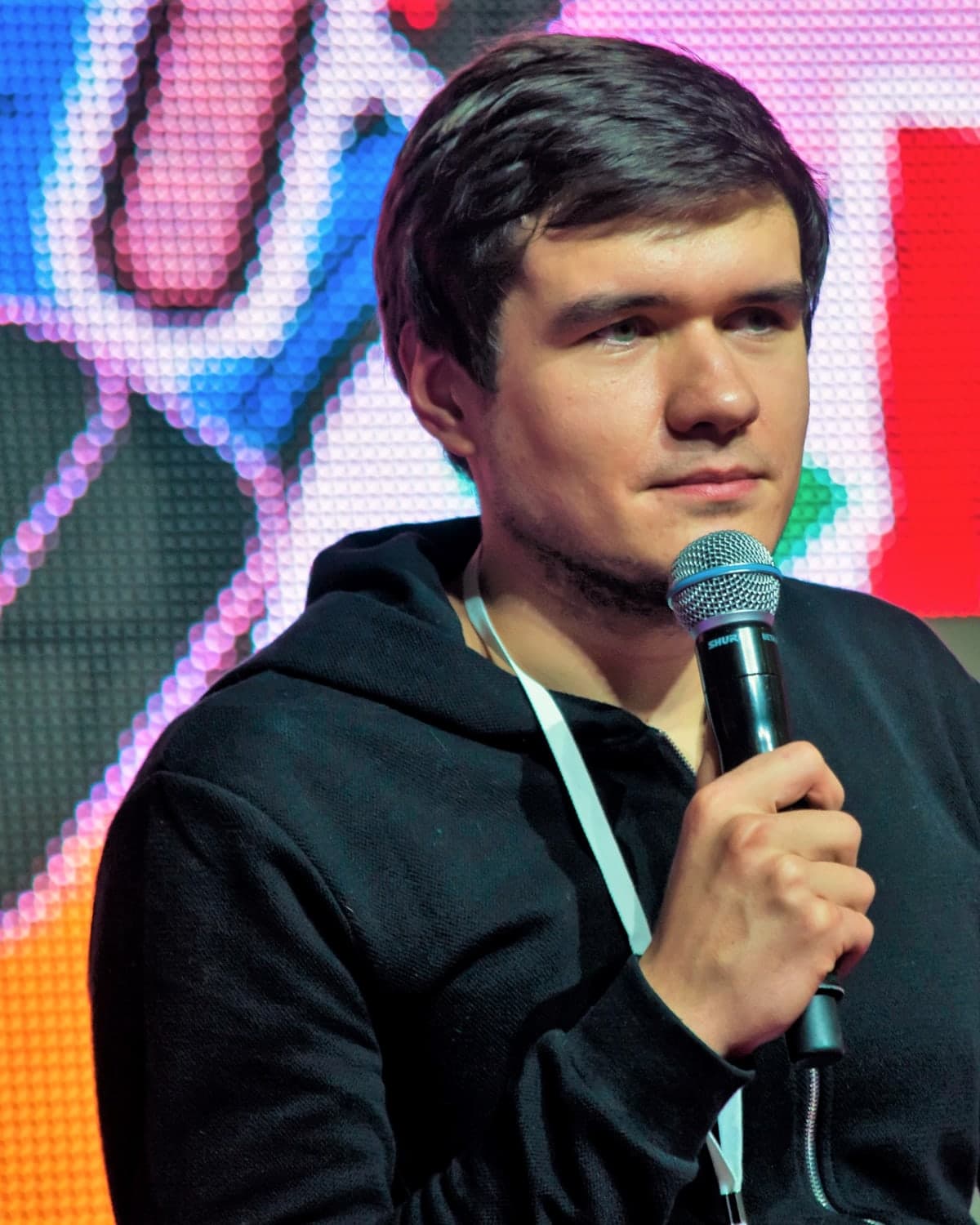 Портрет: Евгений Баженов, кинообозреватель, автор канала BadComedian