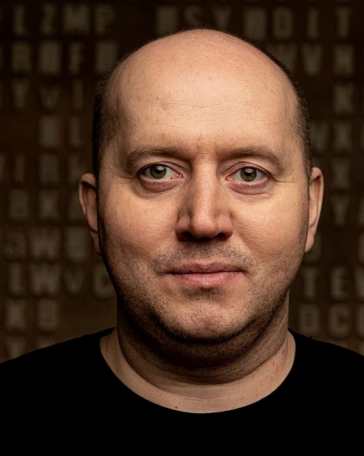 Портрет: Сергей Бурунов, актёр и пародист, официальный русский голос Леонардо Ди Каприо