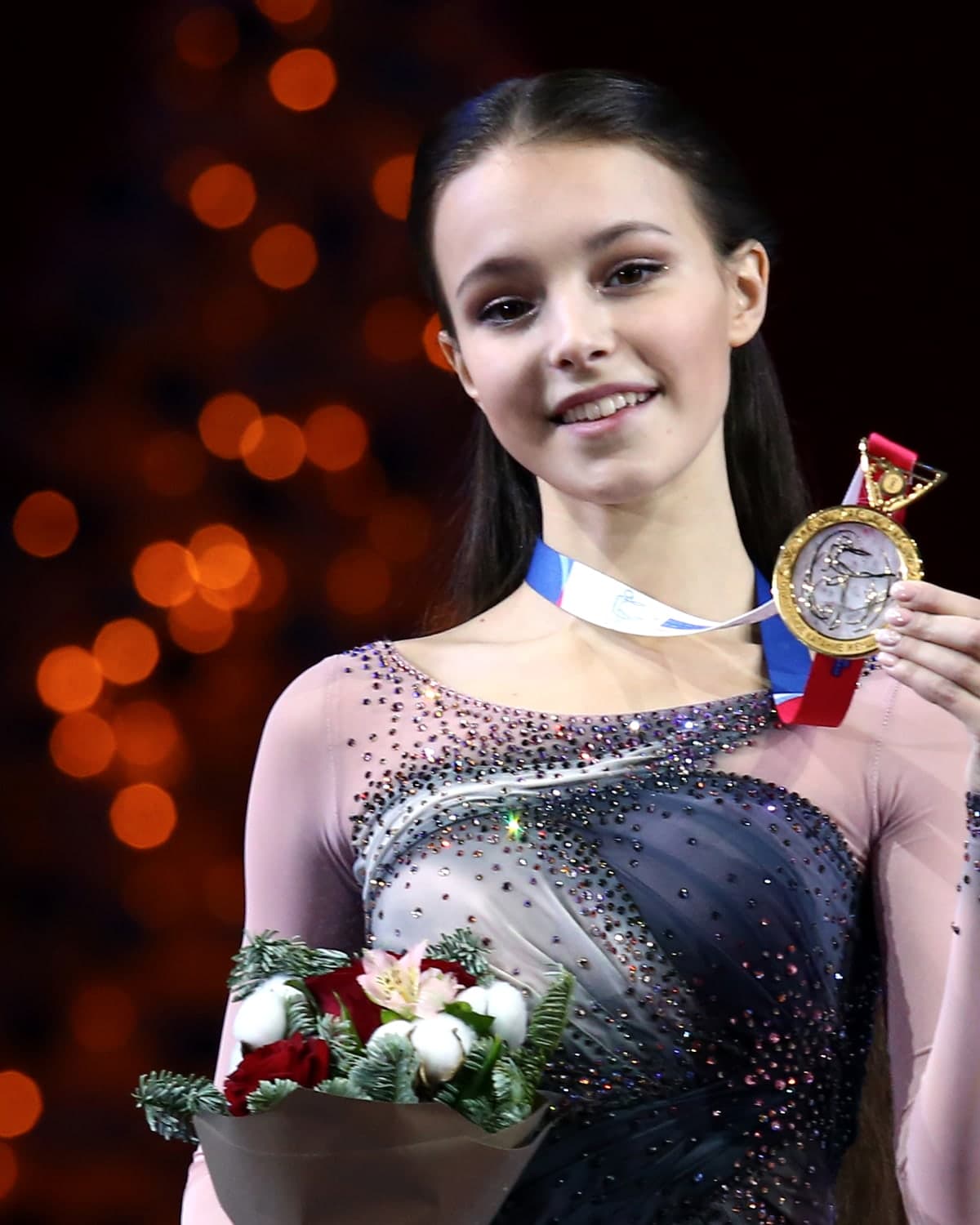 Портрет: Анна Щербакова, олимпийская чемпионка 2022 года в одиночном фигурном катании