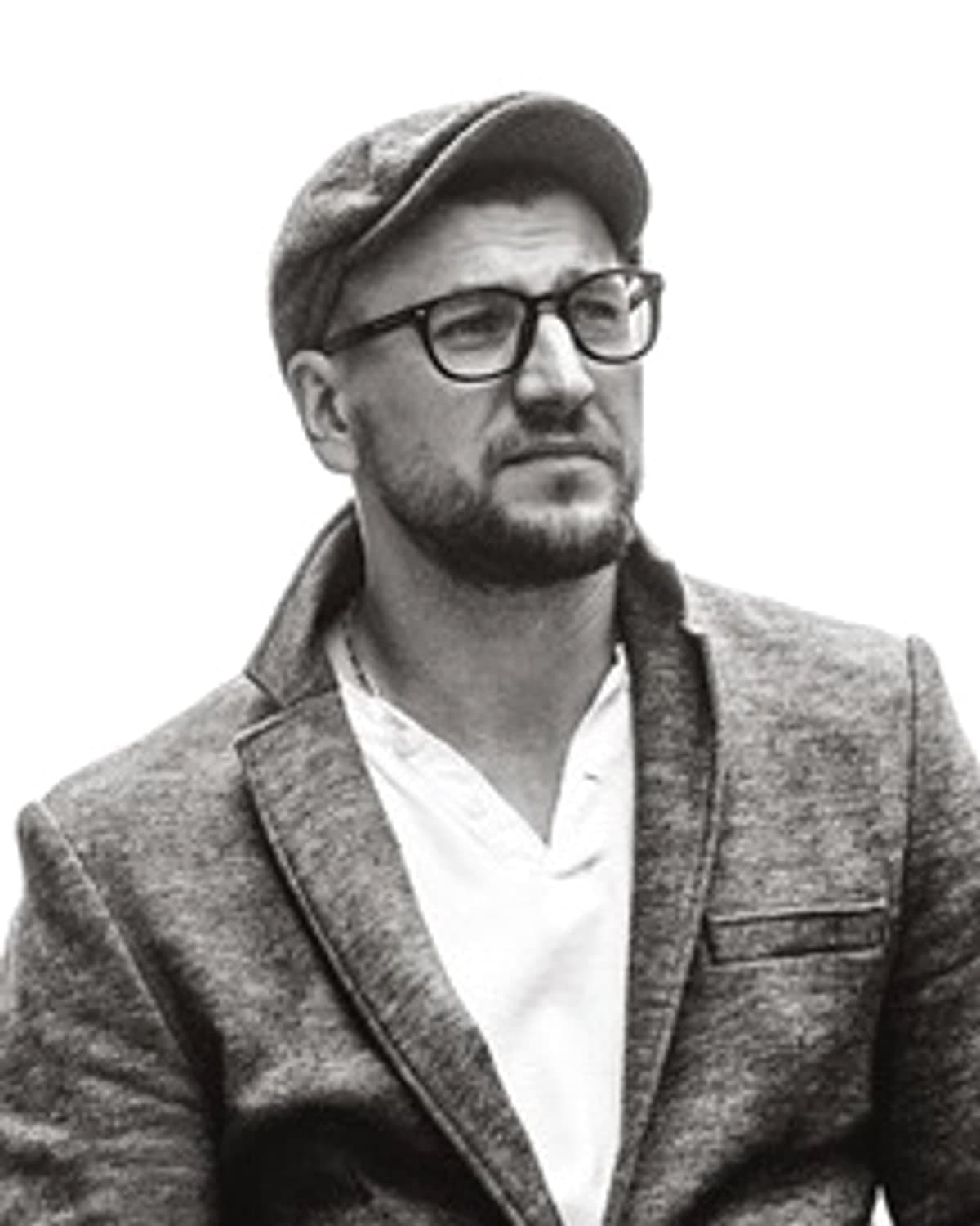 Портрет: Александр Устюгов, актёр театра и кино, режиссёр, музыкант