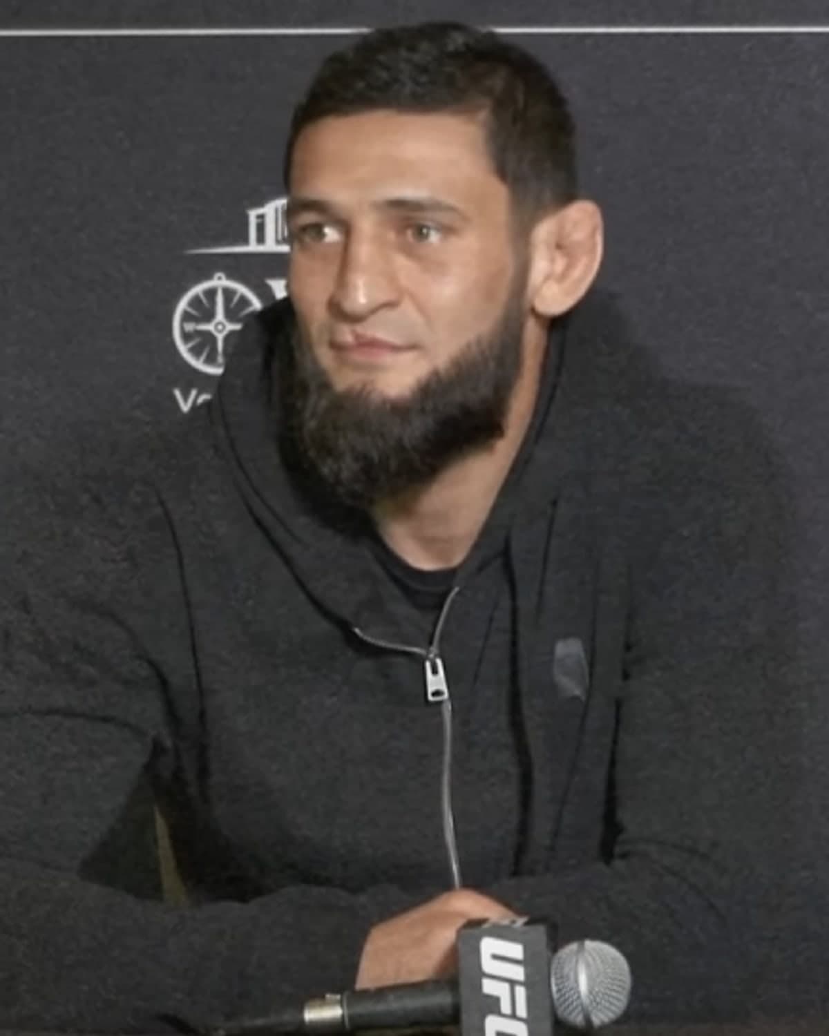 Портрет: Хамзат Чимаев, боец смешанных единоборств, чемпион UFC