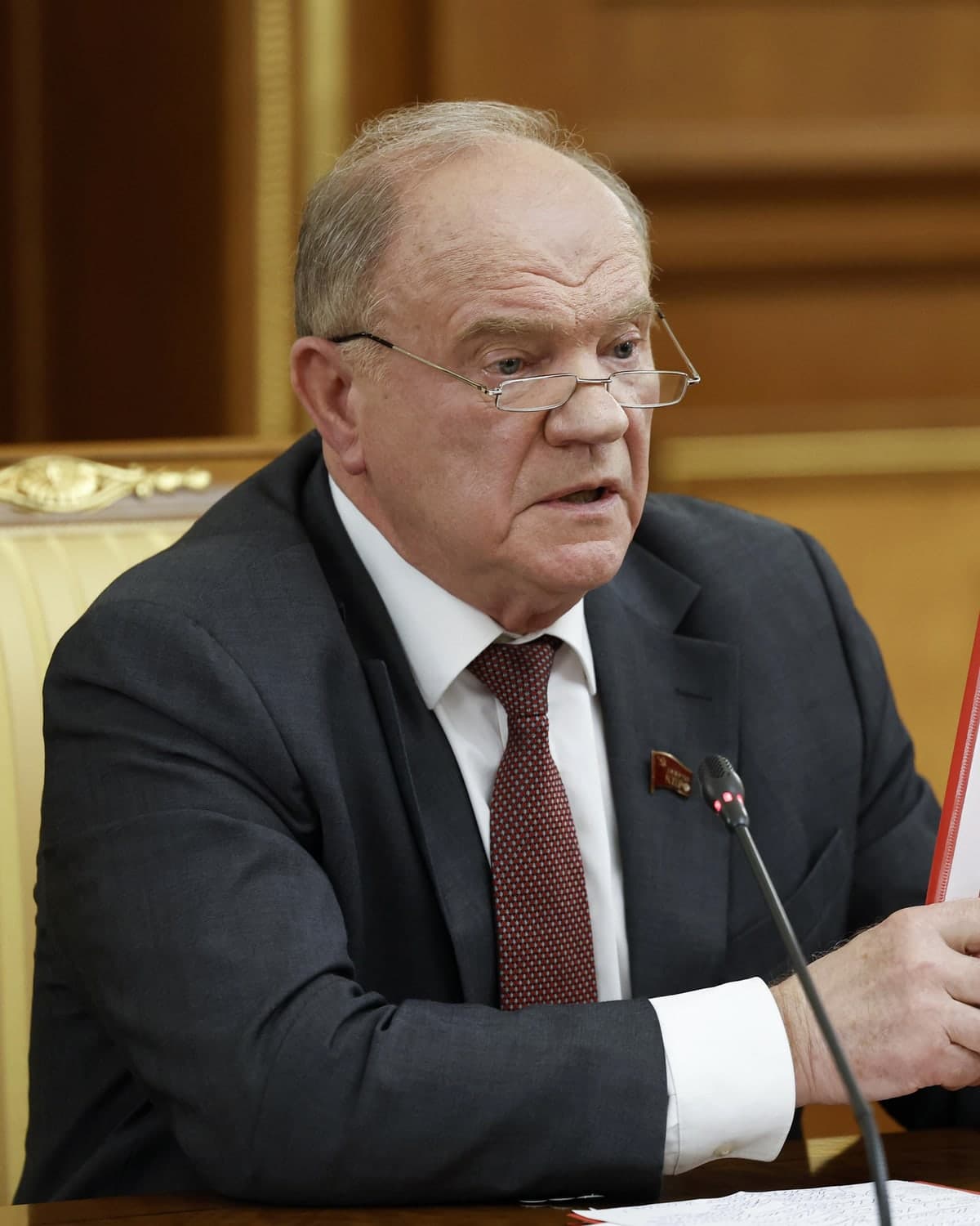Портрет: Геннадий Зюганов, председатель ЦК КПРФ, депутат Государственной Думы