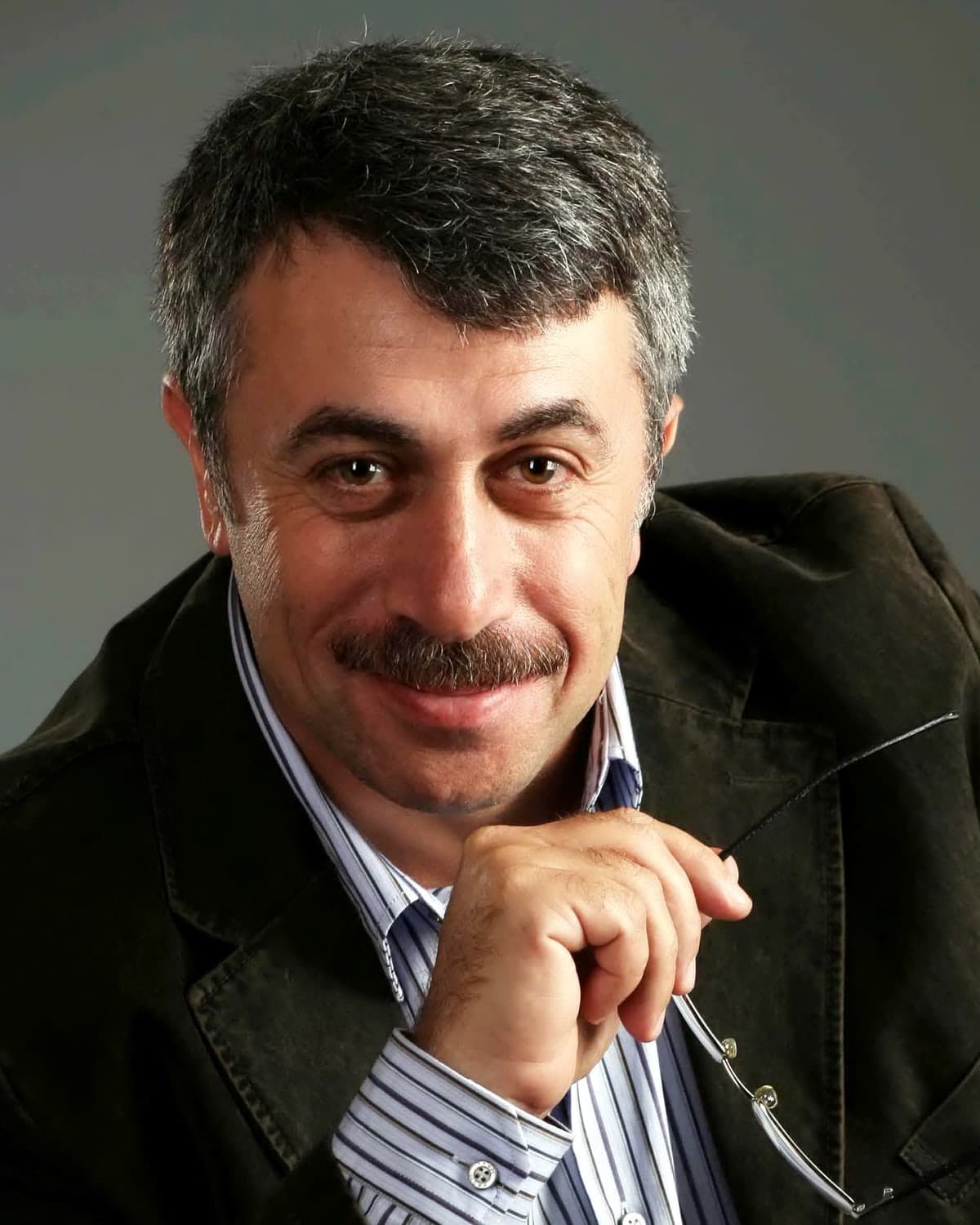 Портрет: Евгений Комаровский, врач-педиатр, автор «Школы доктора Комаровского»