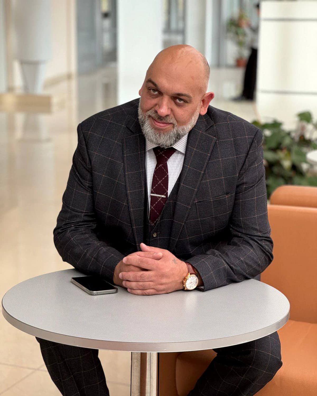 Портрет: Александр Вяткин, генеральный директор компании по производству очистных сооружений, помощник депутата