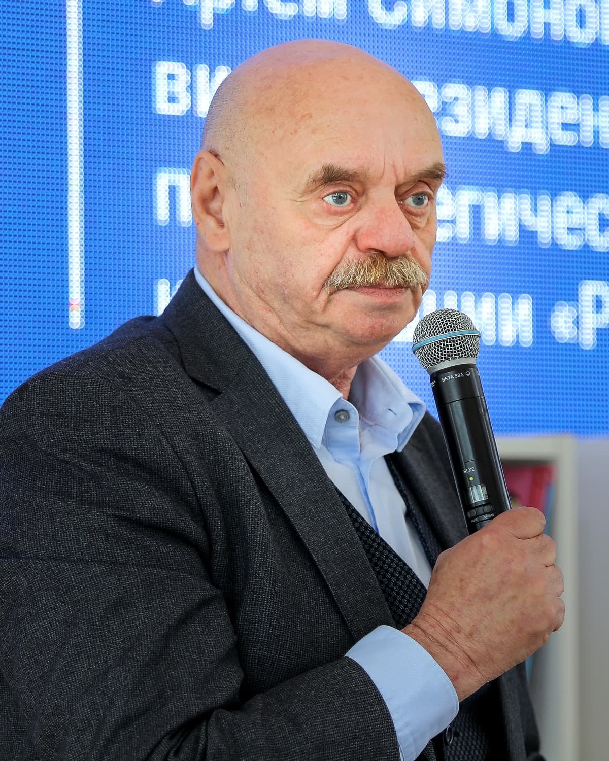 Портрет: Ефим Рачевский, директор центра образования «Царицыно», народный учитель России