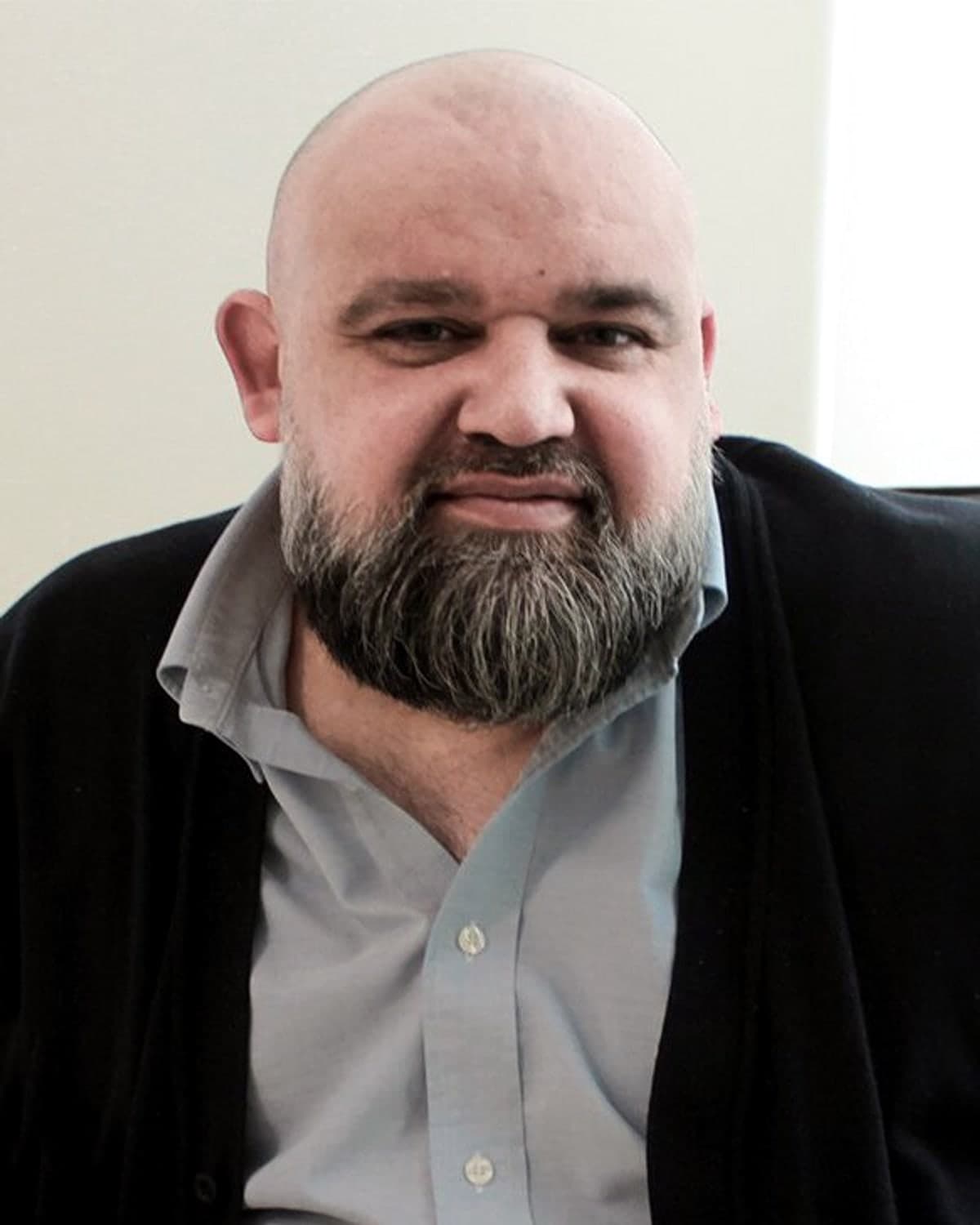 Портрет: Денис Проценко, анестезиолог-реаниматолог, главный врач больницы в Коммунарке